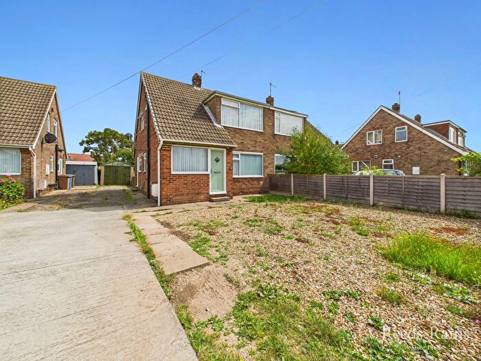 3 Bedroom Bungalow For Sale In Leonard Close, Paull, Hull, East Yorkshire, HU12