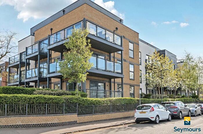 2 Bedroom Flat For Sale In Wharf Road, Guildford, Surrey, GU1