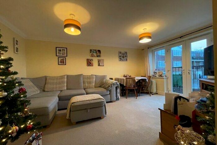 2 Bedroom Flat To Rent In Mutton Hall Hill, Heathfield, TN21