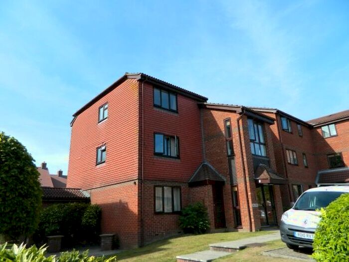 1 Bedroom Flat To Rent In Tanyard Close, Horsham, RH13