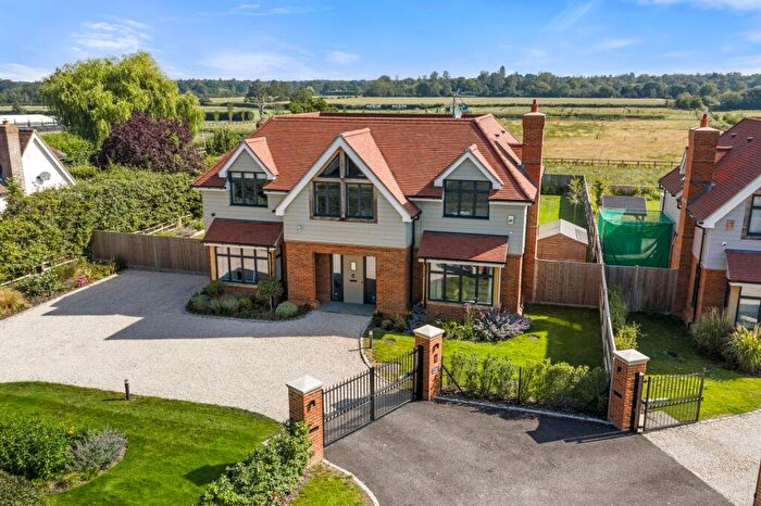 4 Bedroom Detached House For Sale In Crouch Lane, Winkfield, SL4