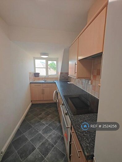 2 Bedroom Flat To Rent In Sterling Court, Bursledon, Southampton, SO31