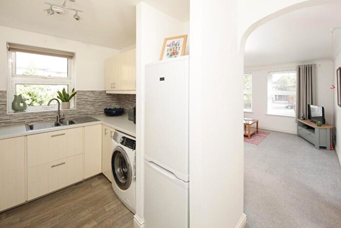 1 Bedroom Flat For Sale In Oakfield House, Binswood Avenue, Leamington Spa, CV32