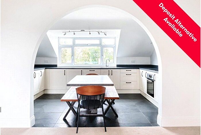 3 Bedroom Flat To Rent In Shurdington Road, Cheltenham, Gloucestershire, GL53