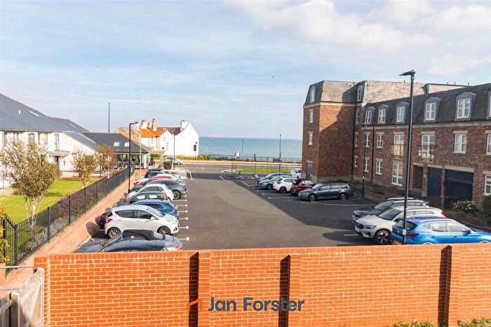 2 Bedroom Apartment For Sale In Dove Court, Cullercoats, North Shields, NE30