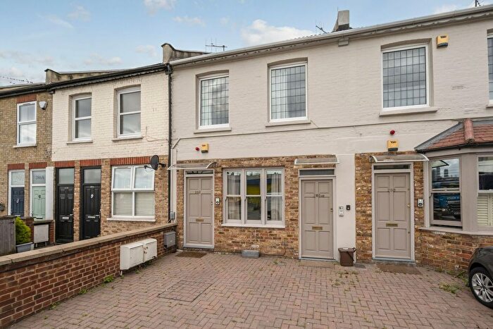 2 Bedroom Flat To Rent In Merton Road, Wimbledon, London, SW18