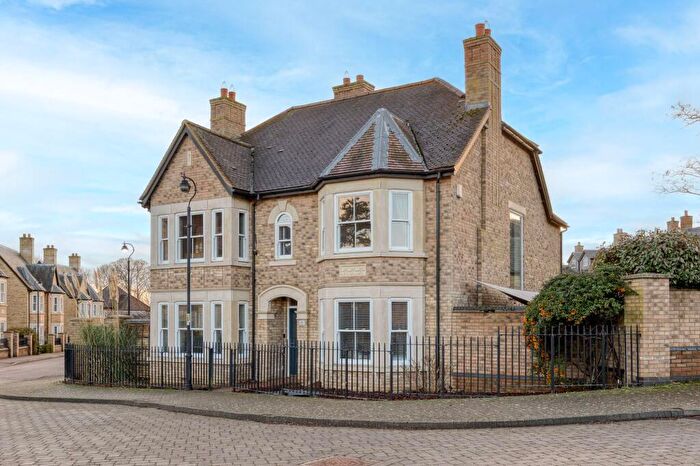 5 Bedroom Detached House For Sale In Fleming Drive, Fairfield, SG5