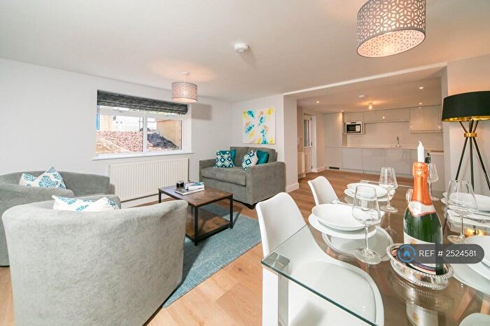 2 Bedroom Flat To Rent In North House, Reading, RG1