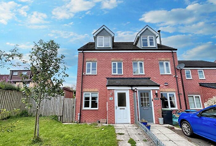 3 Bedroom Town House For Sale In Oxford Close, Peterlee, Durham, SR8