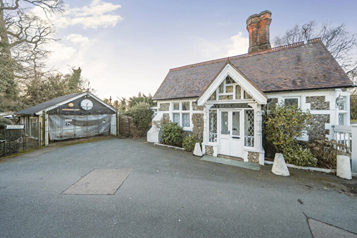 2 Bedroom Detached House For Sale In Bromley Common, Bromley, BR2