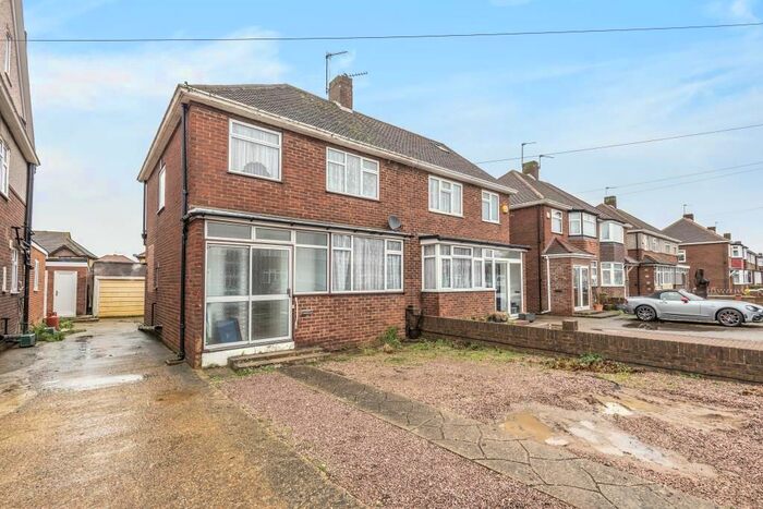 3 Bedroom Semi-Detached House To Rent In Feltham, Middlesex, TW13