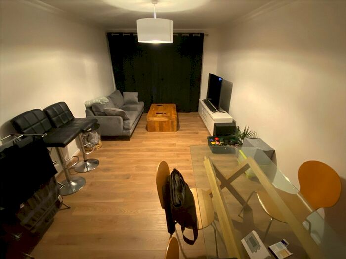 2 Bedroom Flat To Rent In Hillside Road, Whyteleafe, CR3