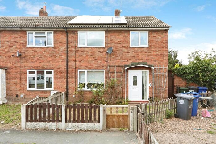 3 Bedroom End Of Terrace House For Sale In St. Edwins Close, Dunscroft, Doncaster, DN7