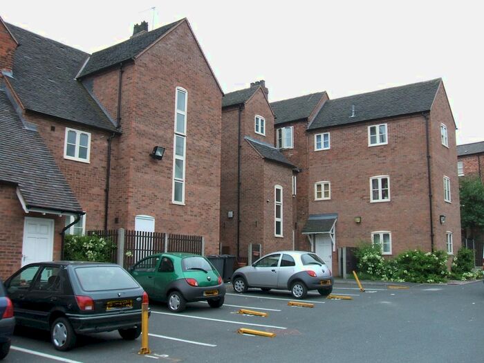 2 Bedroom Flat To Rent In Convent Close, Wolverhampton, WV2
