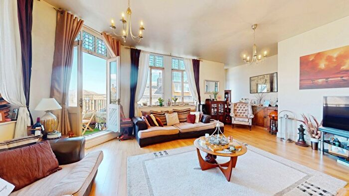 3 Bedroom Town House For Sale In Wesley Street, Otley, LS21