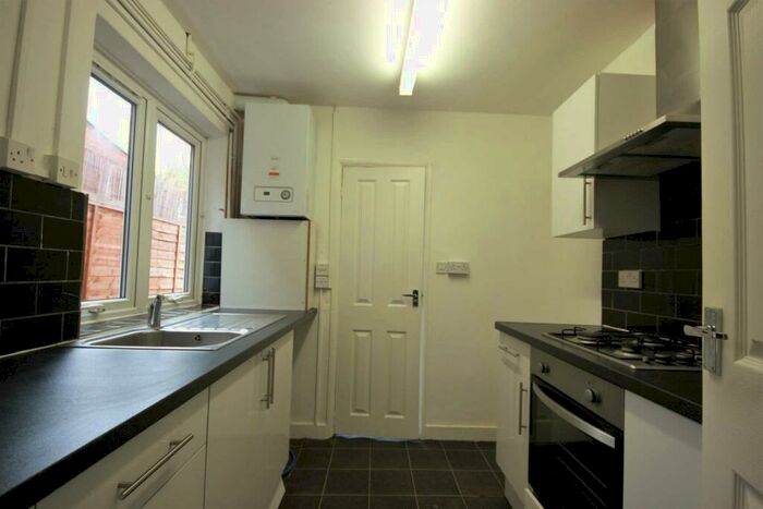 3 Bedroom Terraced House To Rent In Bedroom House, Shaftesbury Rd, Reading, RG30