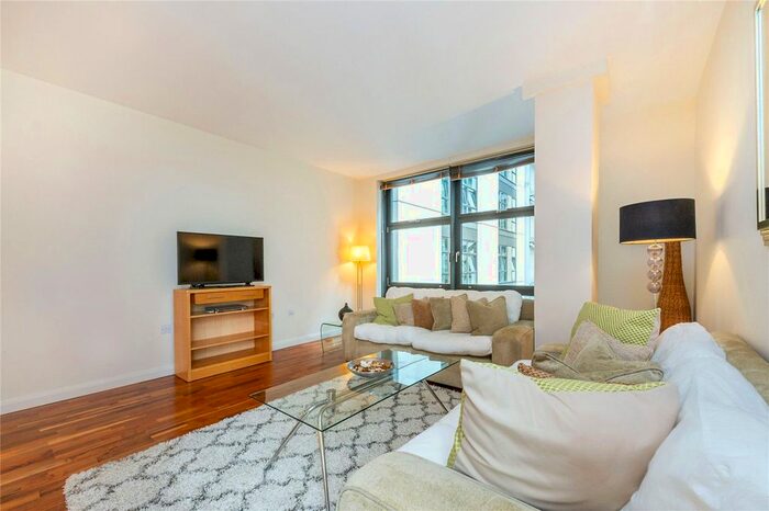 1 Bedroom Flat To Rent In Discovery Dock Apartments West, South Quay Square, E14