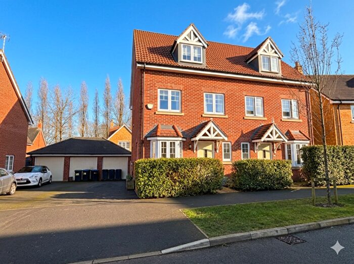 3 Bedroom Semi Detached House For Sale In Cartmel Road Monksmoor Daventry, NN11