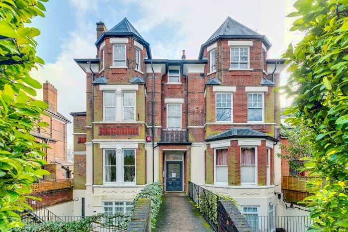 2 Bedroom Flat To Rent In Shepherds Hill, Highgate, N6
