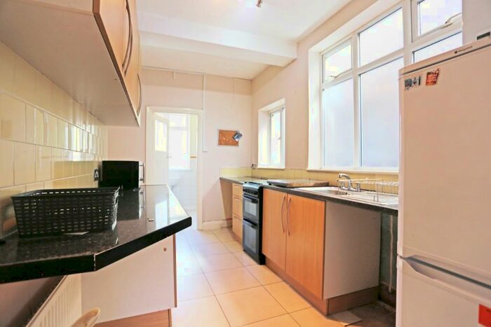 1 Bedroom Flat To Rent In Tenby Road, Romford, London, RM6