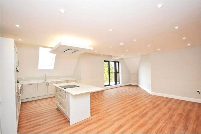 2 Bedroom Penthouse To Rent In Ward Close, South Croydon, CR2