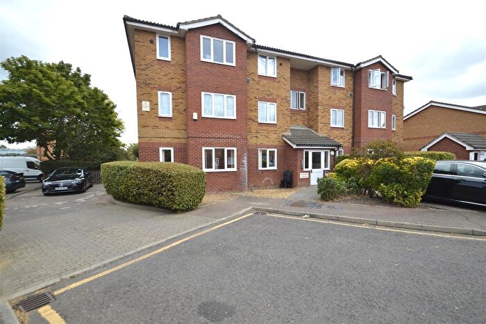 1 Bedroom Flat For Sale In Coopers Close, Dagenham, RM10