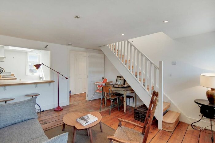 2 Bedroom Flat To Rent In Grange Road, Bermondsey, London, SE1