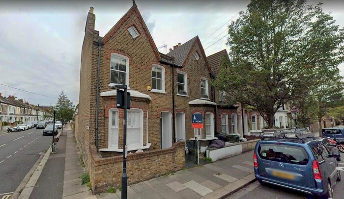 2 Bedroom Flat To Rent In Hugon Road, Fulham, London, SW6