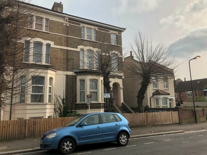 2 Bedroom Flat To Rent In South Birkbeck Road, Leytonstone, E11