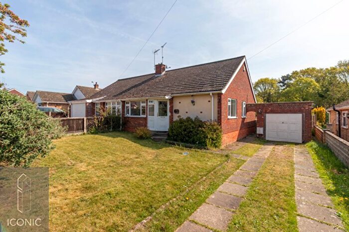 3 Bedroom Semi-Detached Bungalow For Sale In George Drive, Drayton, Norwich, NR8