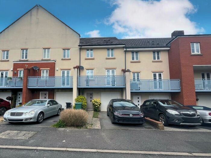 4 Bedroom Town House To Rent In Ridley Avenue, Mangotsfield, Bristol, BS16