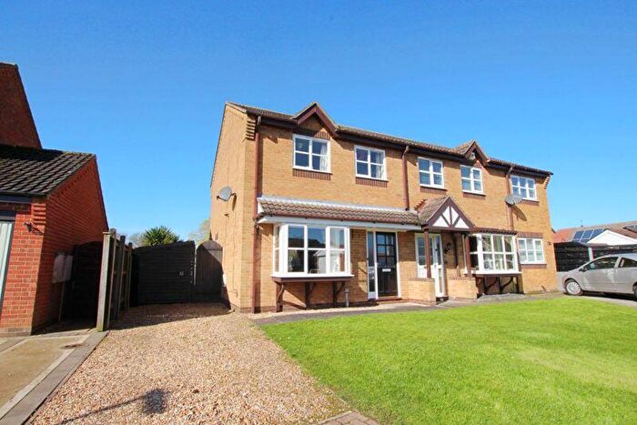 3 Bedroom Semi-Detached House For Sale In Willow Close, Ulceby, DN39