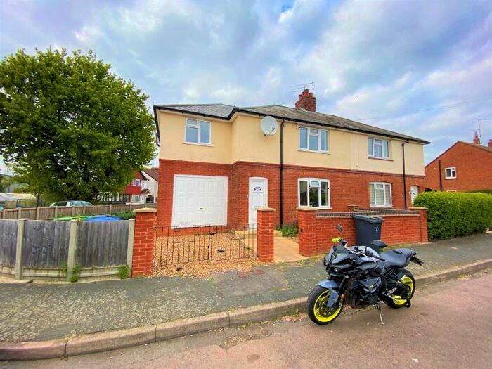 3 Bedroom Semi-Detached House To Rent In Camberley, GU15