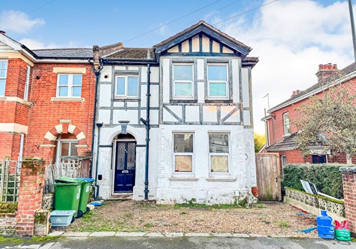 4 Bedroom Semi Detached House For Sale In Radstock Road, Southampton, Hampshire, SO19