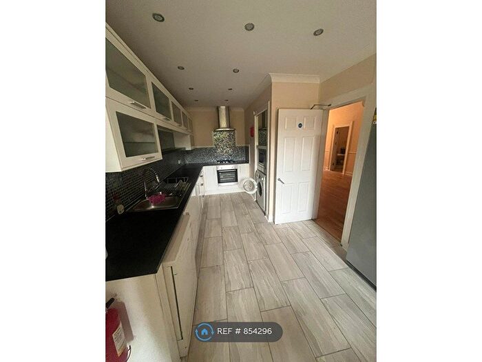 5 Bedroom Flat To Rent In University Avenue, Glasgow, G12