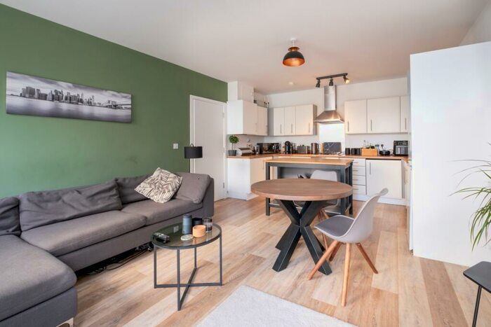 2 Bedroom Flat To Rent In Old Devonshire Road Balham, SW12