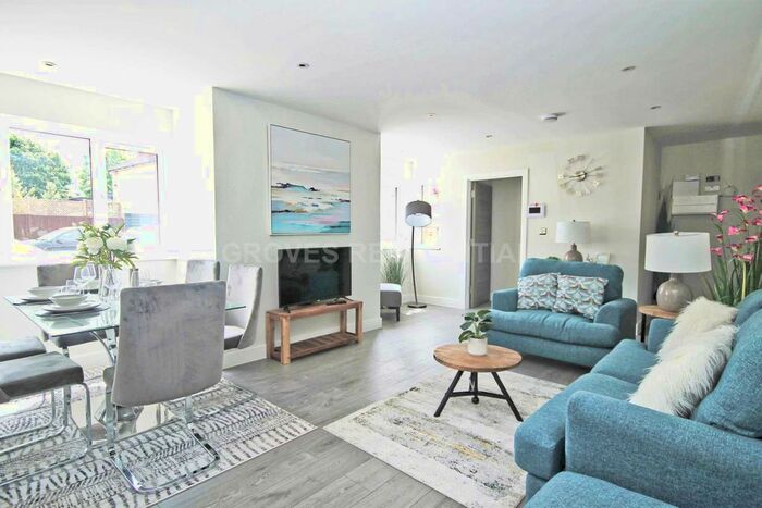 3 Bedroom Flat To Rent In South Lane West, New Malden, KT3