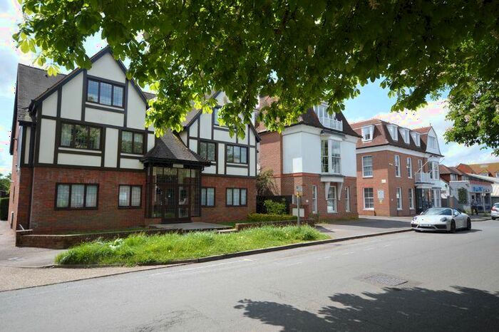 2 Bedroom Flat To Rent In Boleyn Mansions, Warwick Road Beaconsfield, HP9