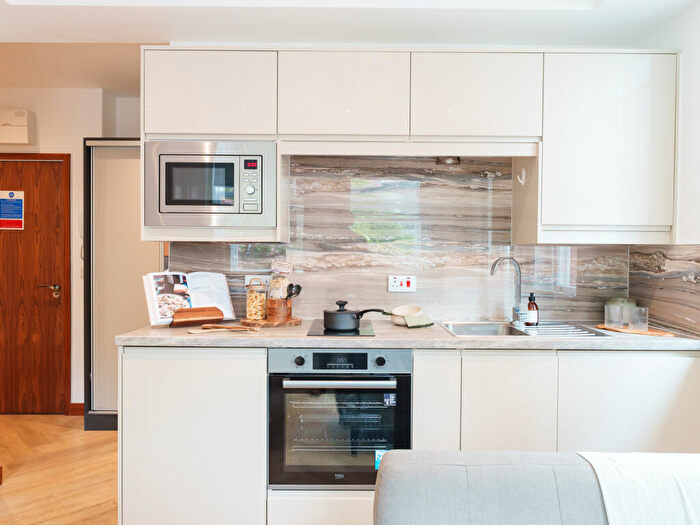 Apartment To Rent In Apt, Live Oasis Piccadilly #, M1