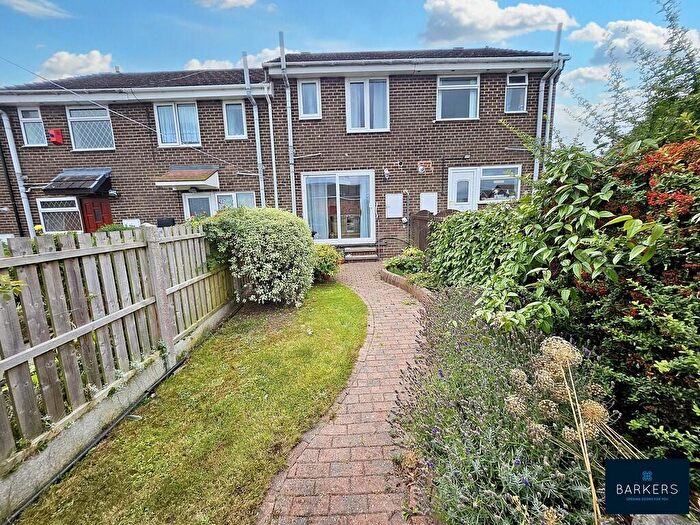 2 Bedroom Town House For Sale In Moorside Green, Drighlington, BD11