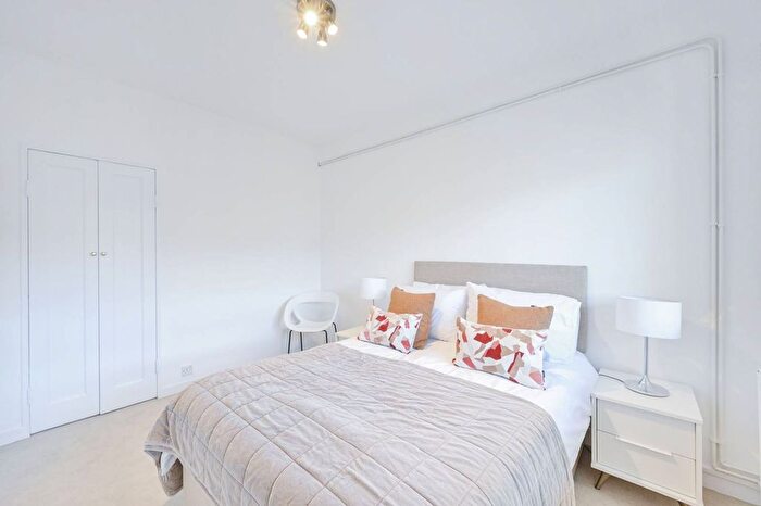 2 Bedroom Flat For Sale In Wiltshire Close, Chelsea, London, SW3