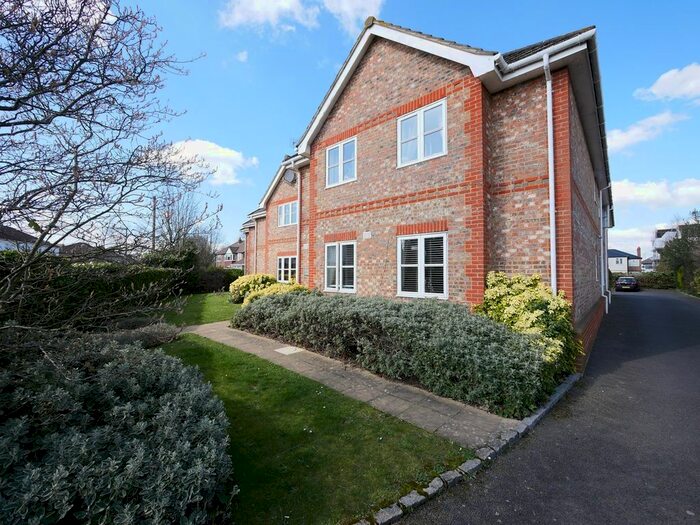 2 Bedroom Flat To Rent In Cumberland Road, Ashford, TW15