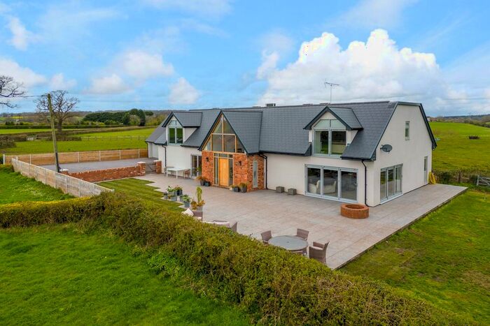 5 Bedroom Detached House For Sale In Ladywood Droitwich Spa, Worcestershire, WR9