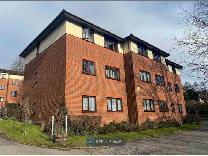 2 Bedroom Flat To Rent In London Road, High Wycombe, HP11
