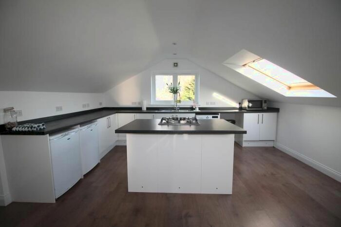 3 Bedroom Flat To Rent In Mascalls Lane, Brentwood, CM14