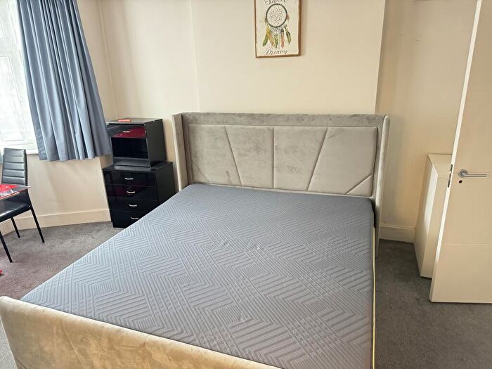 Studio To Rent In Holmfield Avenue, Hendon, NW4
