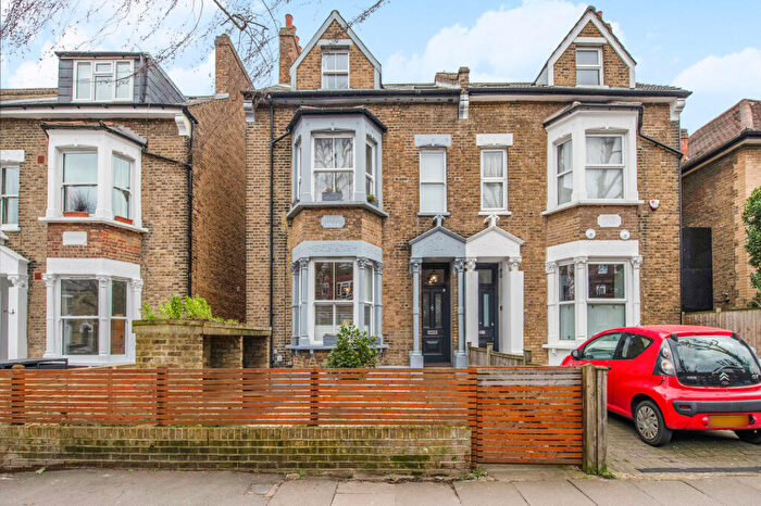 2 Bedroom Flat For Sale In Barry Road, London, SE22