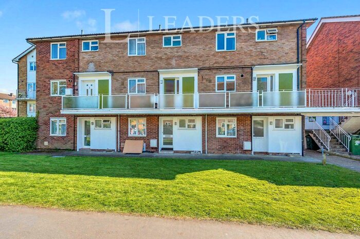 3 Bedroom Maisonette To Rent In The Ridgeway, St.Albans, AL4