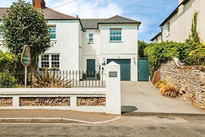4 Bedroom End Of Terrace House For Sale In Rooks Acre Cottages, Sompting, Lancing, BN15