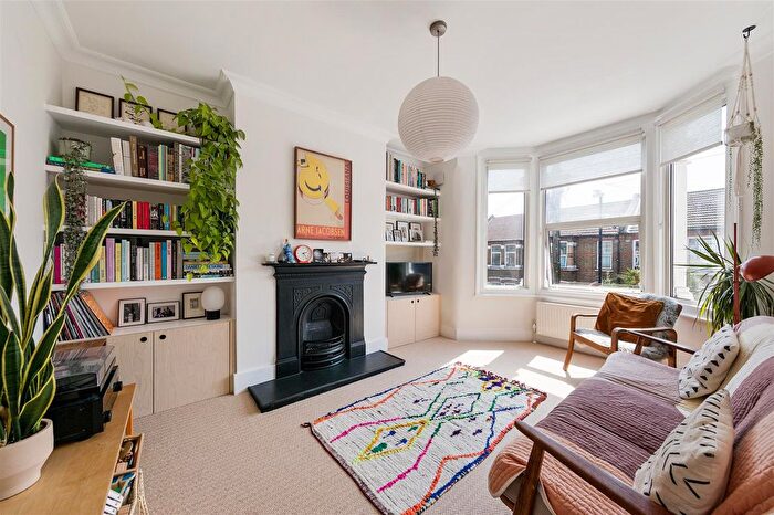 2 Bedroom Maisonette For Sale In Francis Road, Leyton, E10